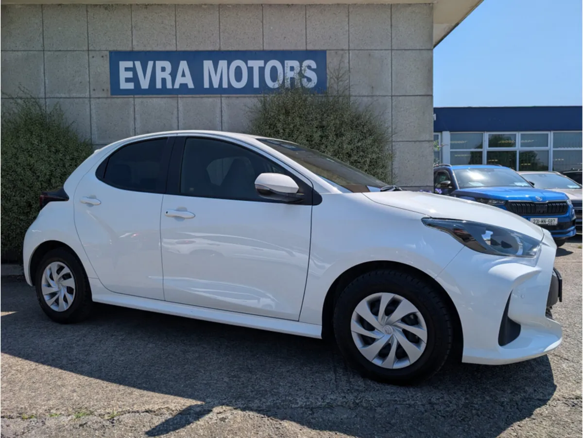 Toyota Yaris X HYBRID AUTOMATIC 1.5 PETROL //KEYLE - Image 3