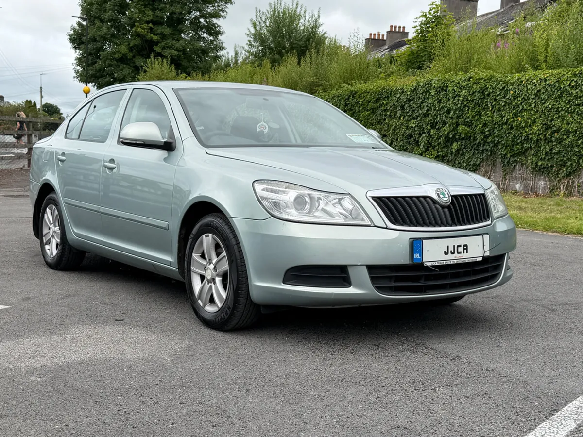 ABSOLUTELY IMMACULATE 2011 1.6 PETROL SKODA - Image 1