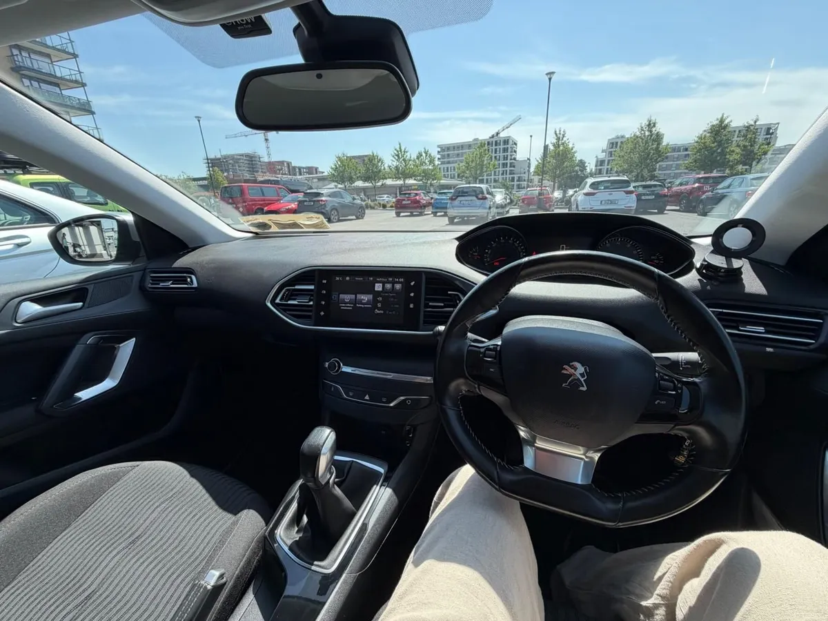 Peugeot 308 Pure Tech - Image 3