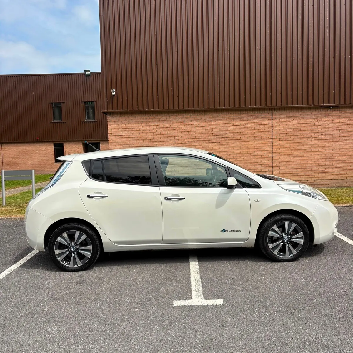 NISSAN LEAF BRAND NEW NCT 30/05/27 TAX 10/26 - Image 4