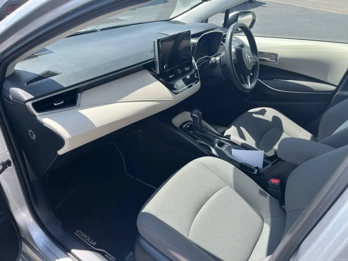 Toyota Corolla HYBRID LUNA SP SPORT 4DR - Image 6