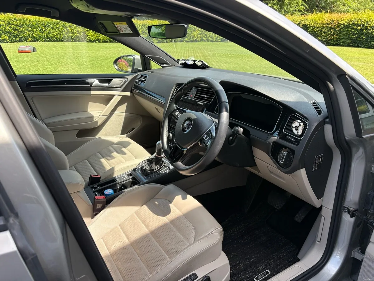 Volkswagen Golf 2.0 TDI - Automatic - Image 4