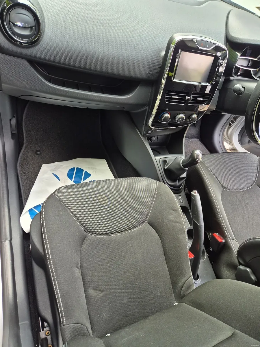 Renault Clio 20147 - Image 6