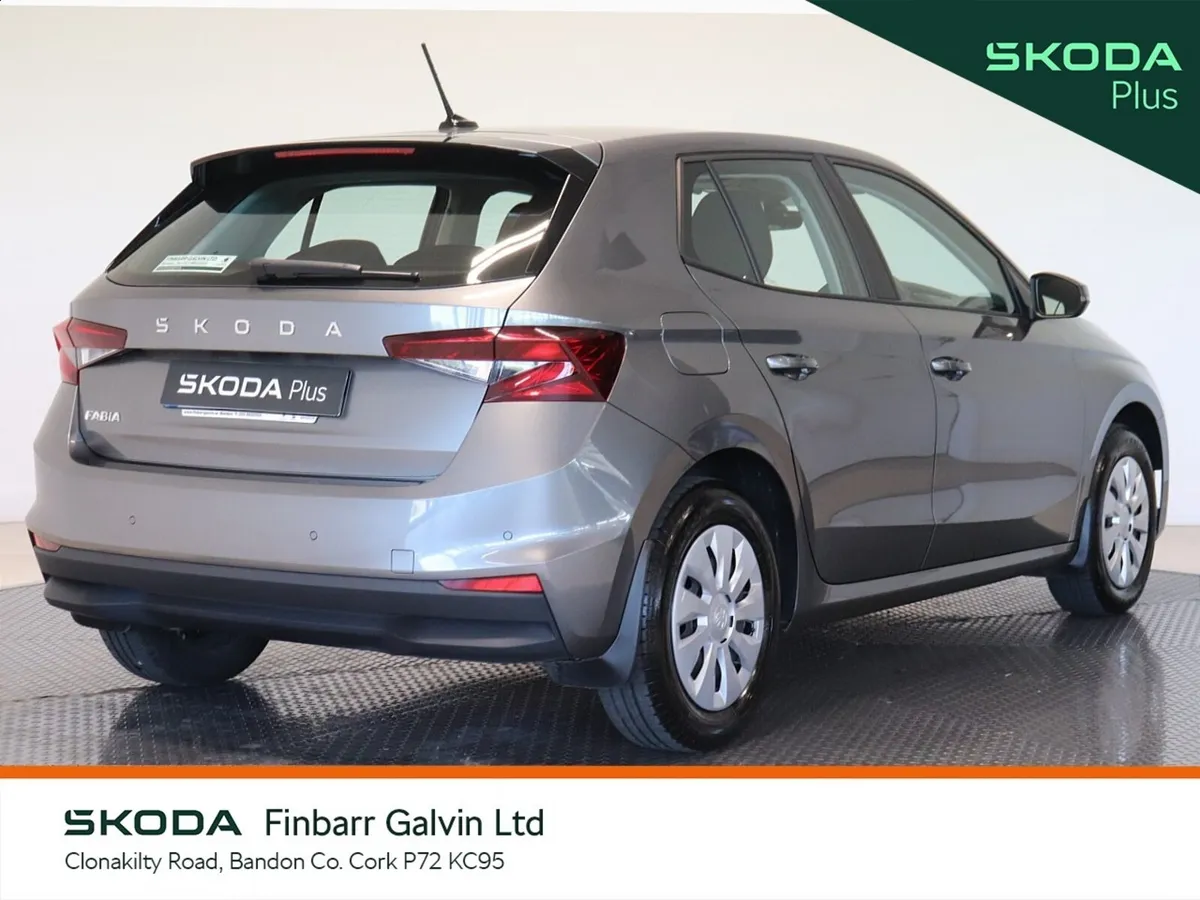 Skoda  FABIA ESSENCE 1.0MPI 80HP - Image 3