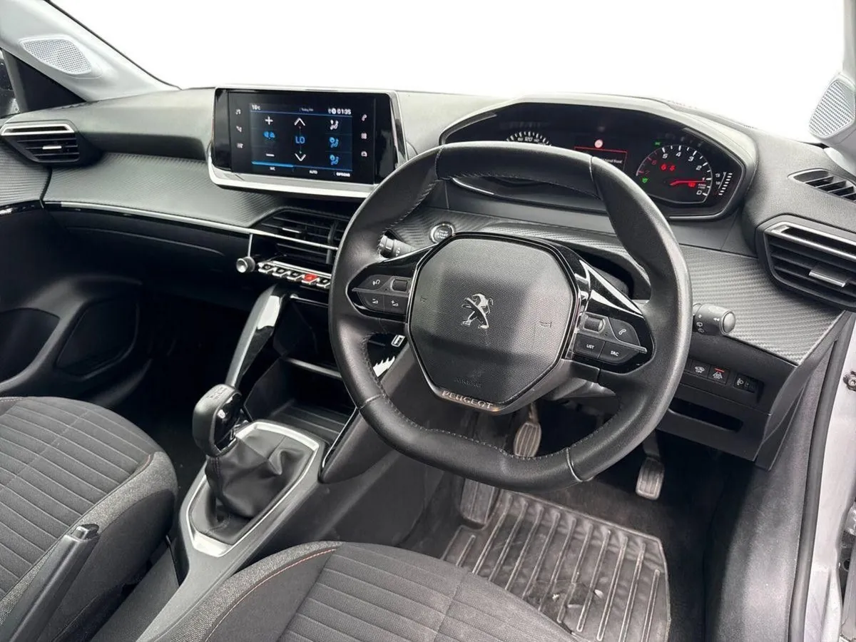 Peugeot 208 1.2 Puretech 75 bhp Active - Image 5