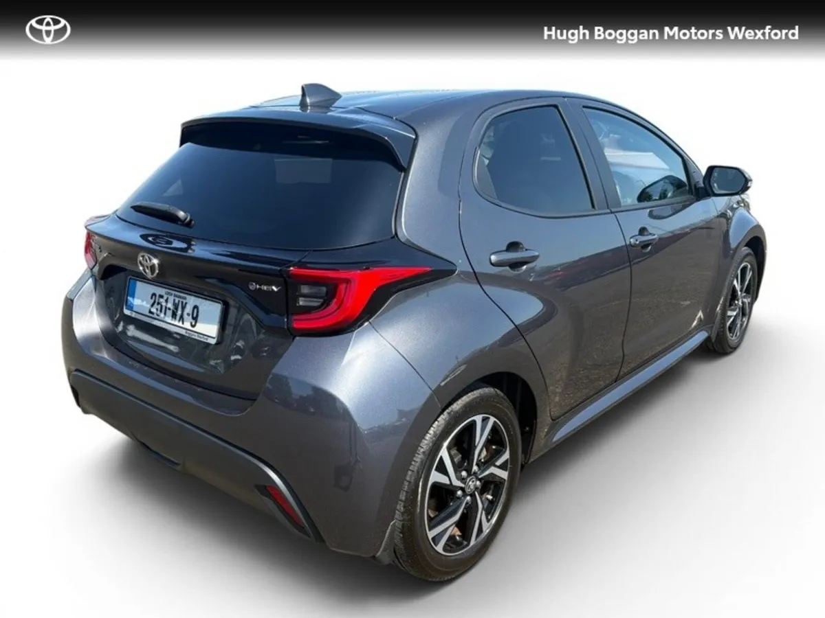 Toyota Yaris HYBRID SPORT - Image 2