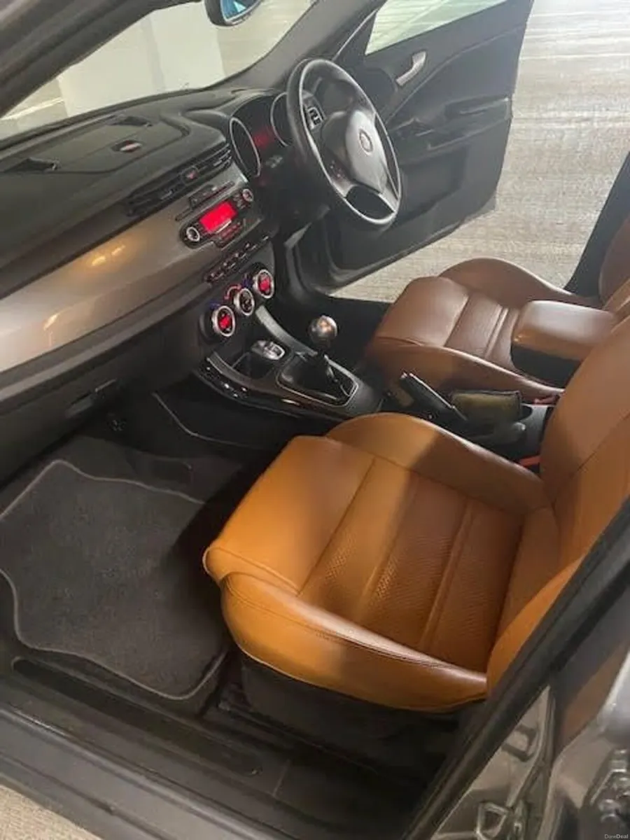 Alfa Romeo Giulietta 2011 - Image 6