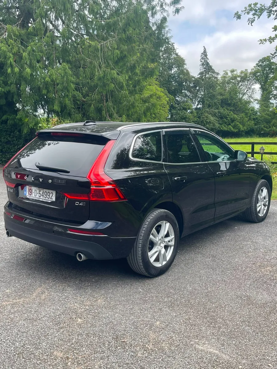 Volvo XC60 AWD Momentum Automatic 191 - Image 3