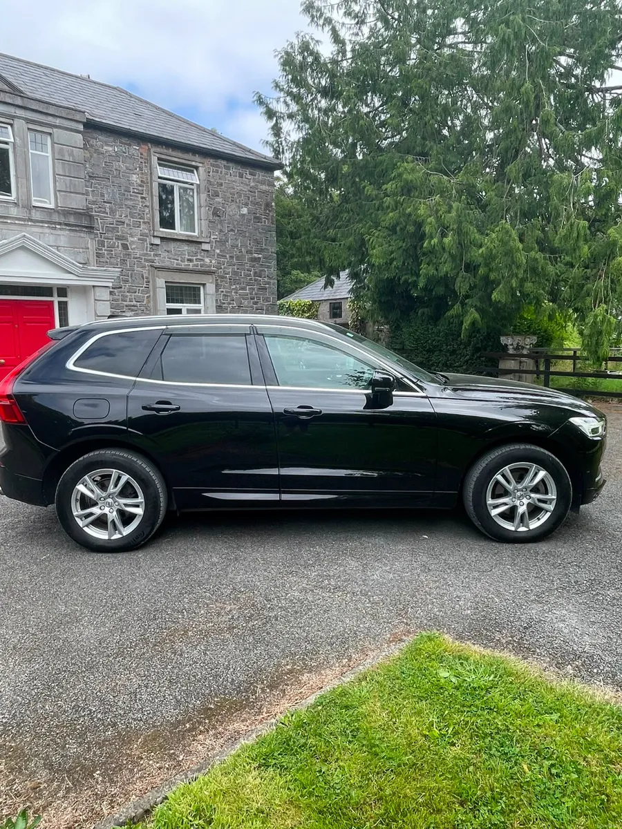 Volvo XC60 AWD Momentum Automatic 191 - Image 2