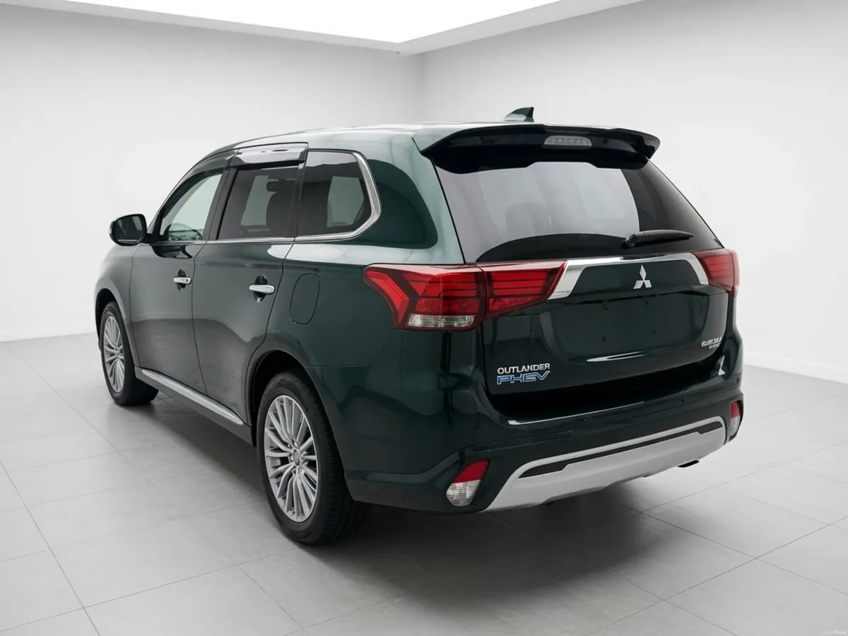 Mitsubishi outlander 2.4 plug in hybrid - Image 3