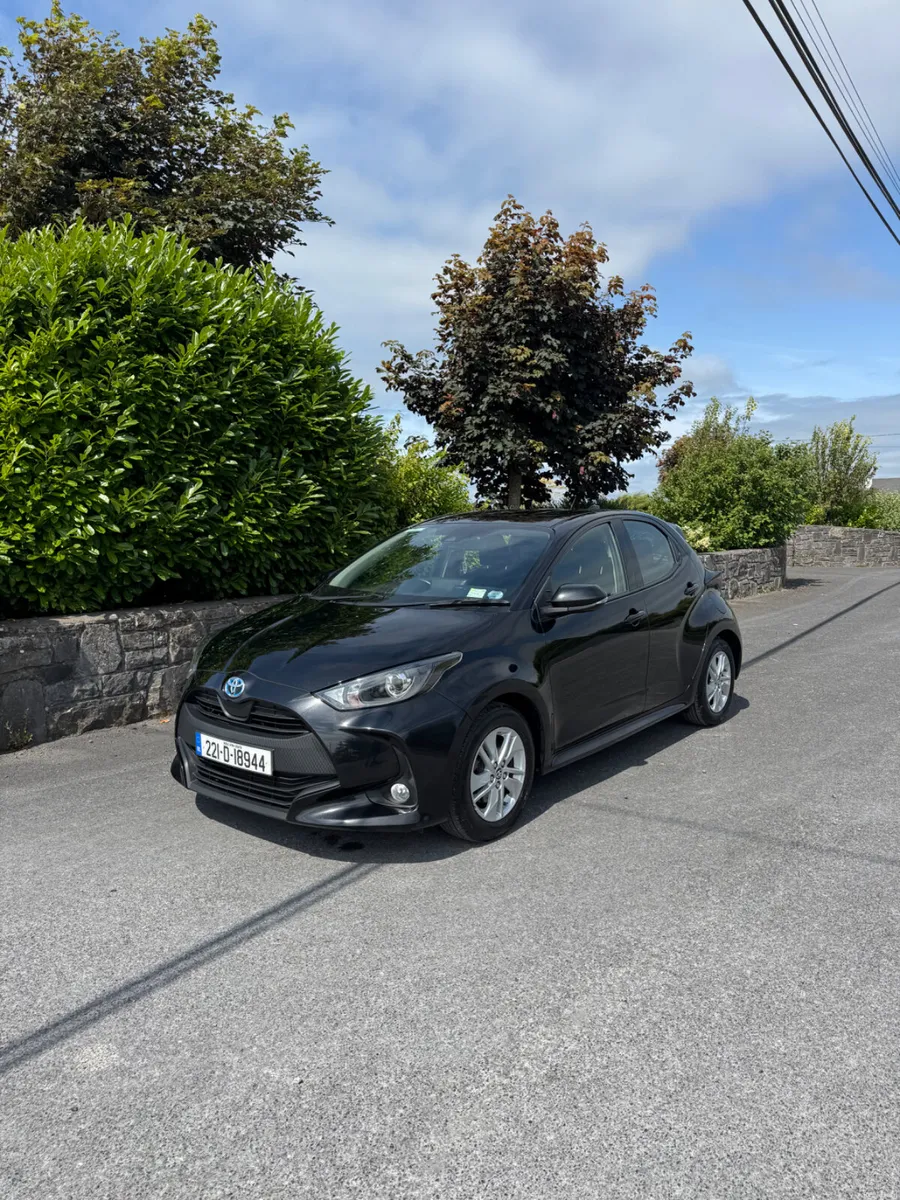 Toyota Yaris 2022 . HYBRID - Image 4
