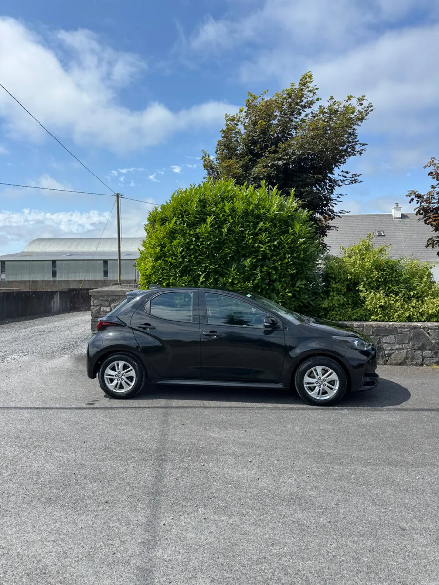 Toyota Yaris 2022 . HYBRID - Image 2