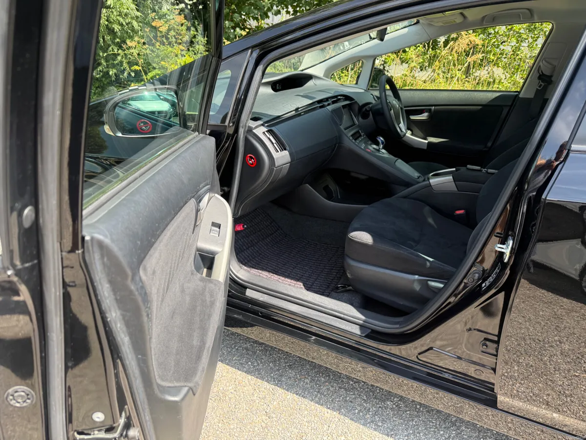 Toyota Prius - Image 5