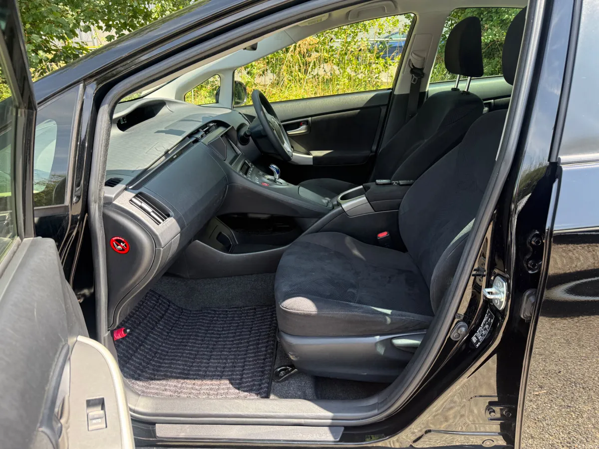 Toyota Prius - Image 6