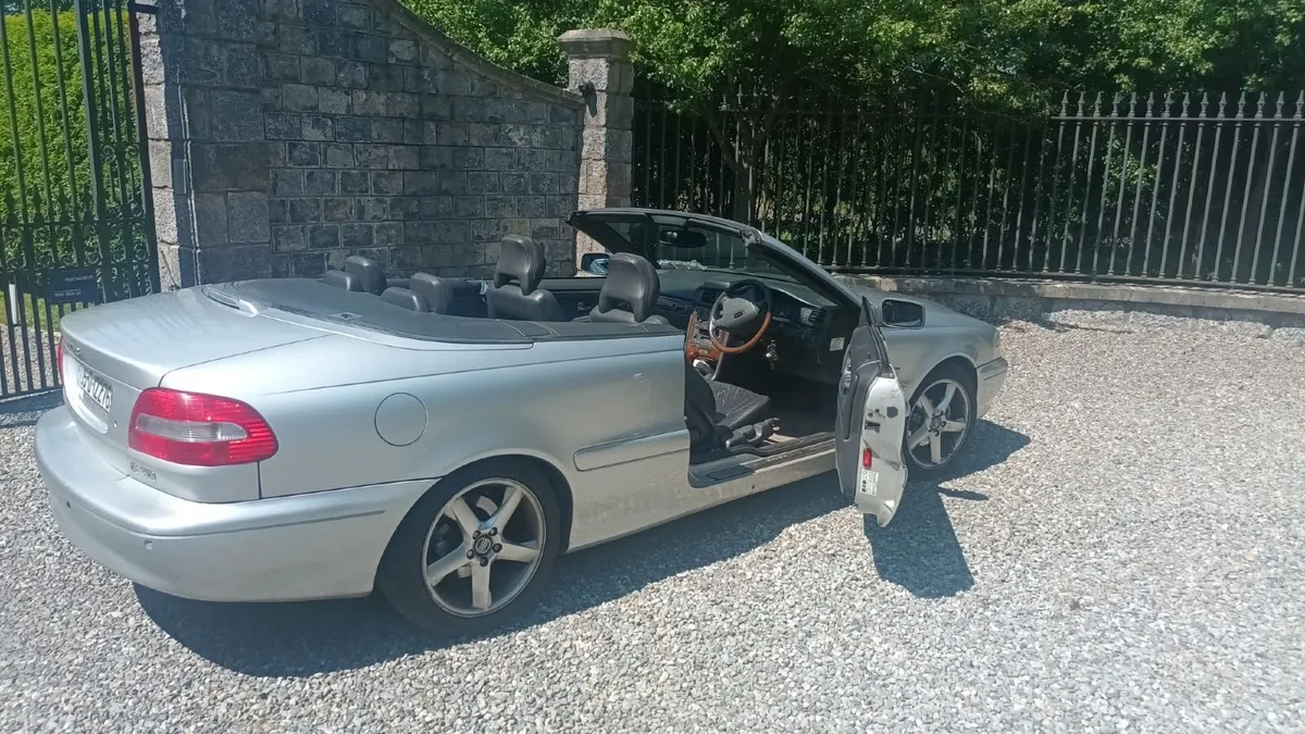 Volvo C70 2005 - Image 2