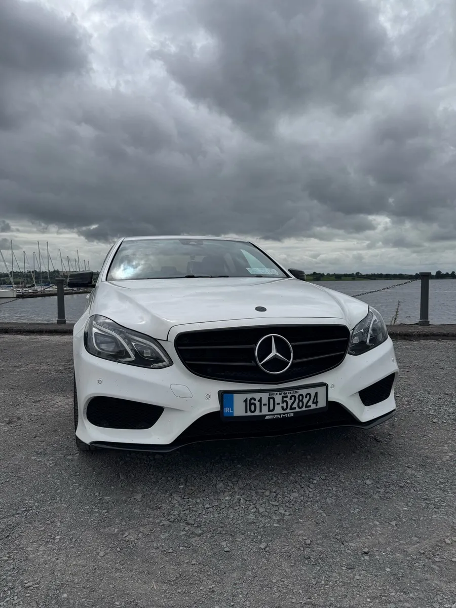 MERCEDES BENZ E220 E SERIES BLUETEC AMG NIGHT ED - Image 3
