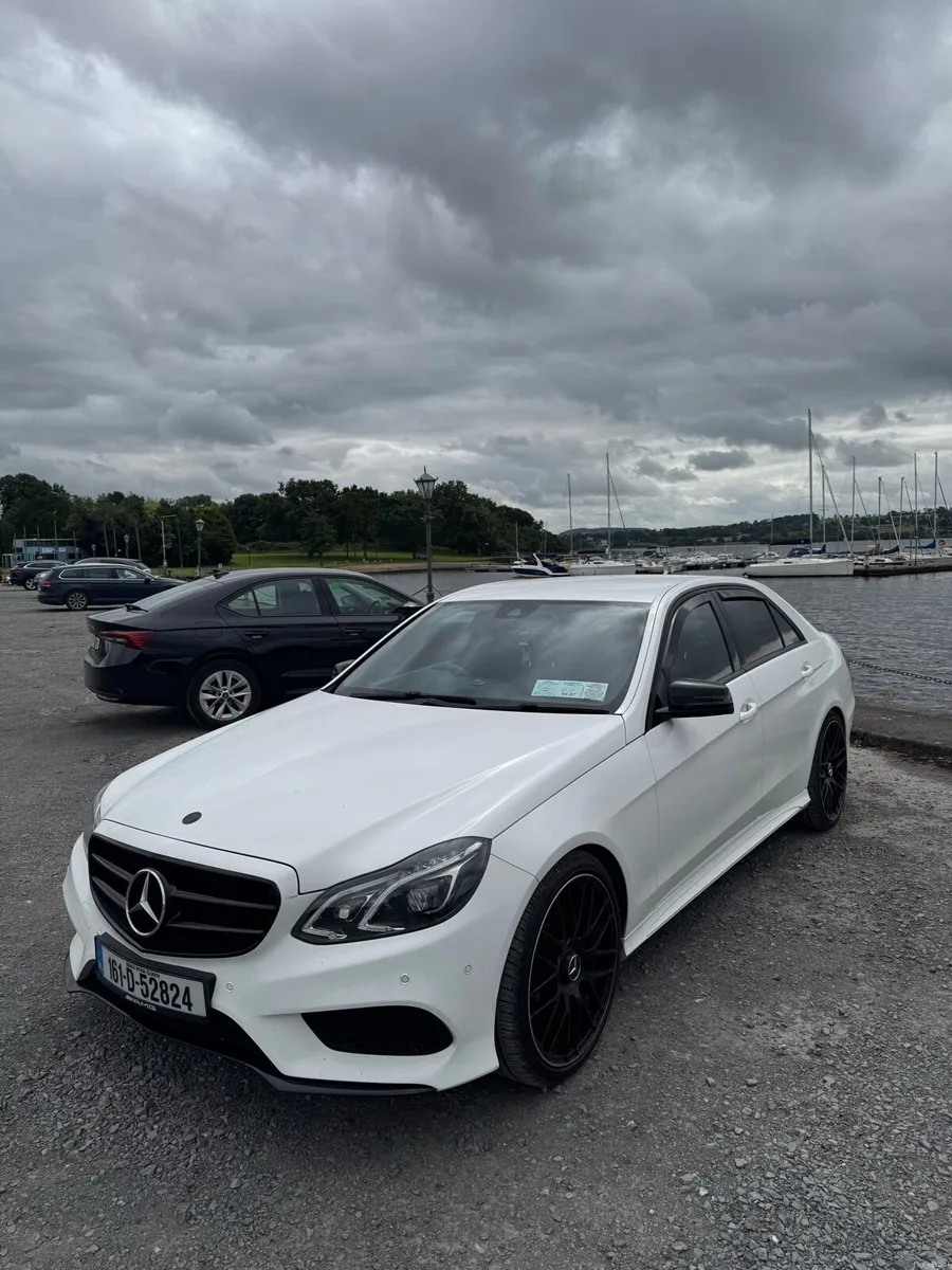 MERCEDES BENZ E220 E SERIES BLUETEC AMG NIGHT ED - Image 4