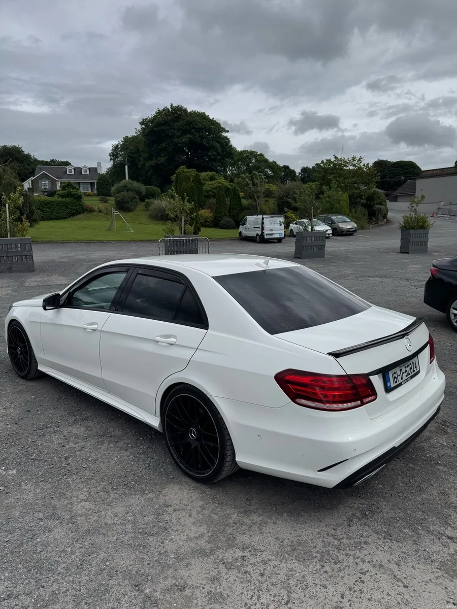 MERCEDES BENZ E220 E SERIES AMG NIGHT ED AUTO - Image 6