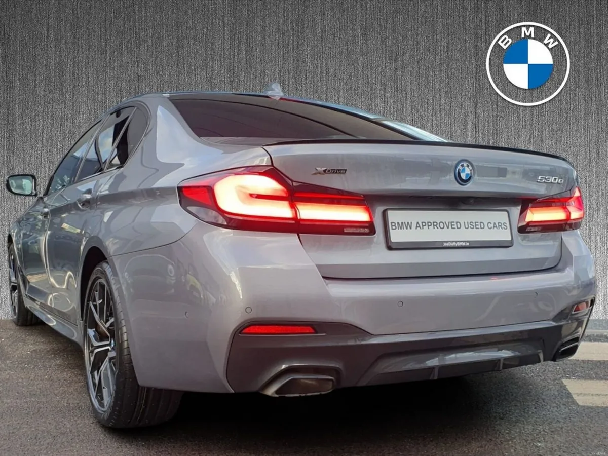 BMW 5-Series 530e M Sport Saloon - Image 3