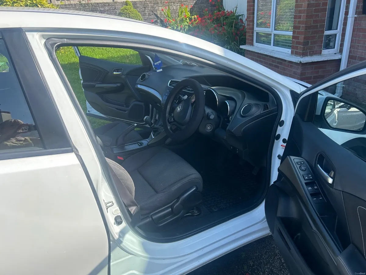Honda Civic 2015 - Image 2