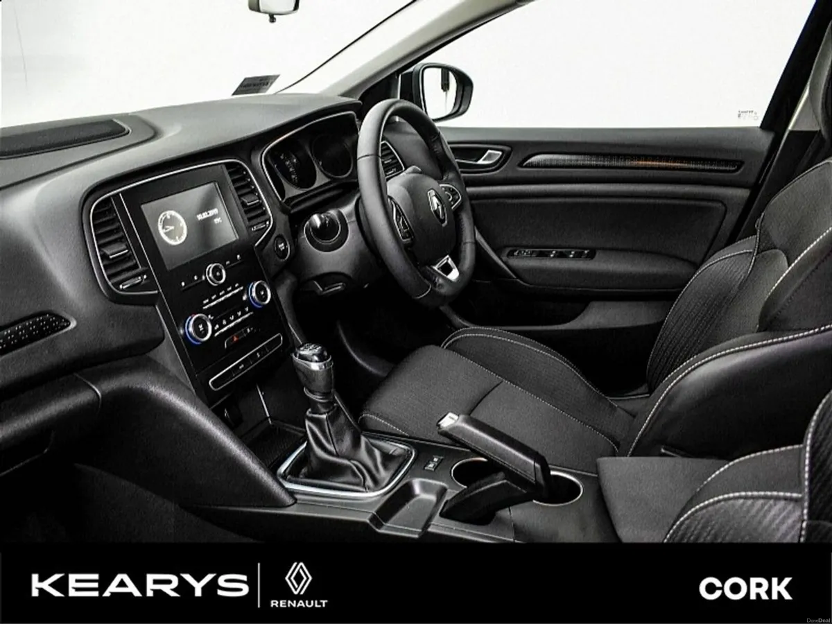 Renault Megane Grand Coupe Play TCe 140 GPF MY18 - Image 5