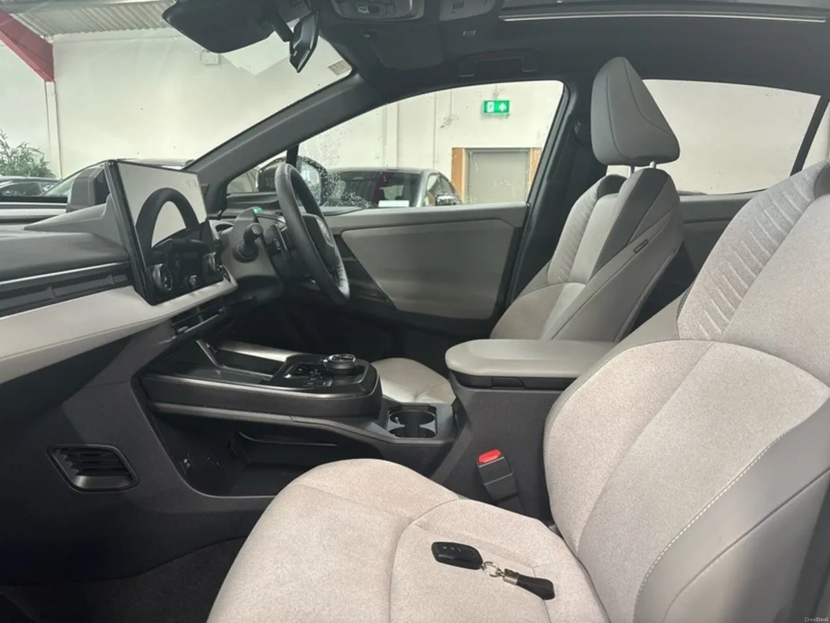 Toyota C-HR C-HR+ Premier Electric Top Grade - Image 6