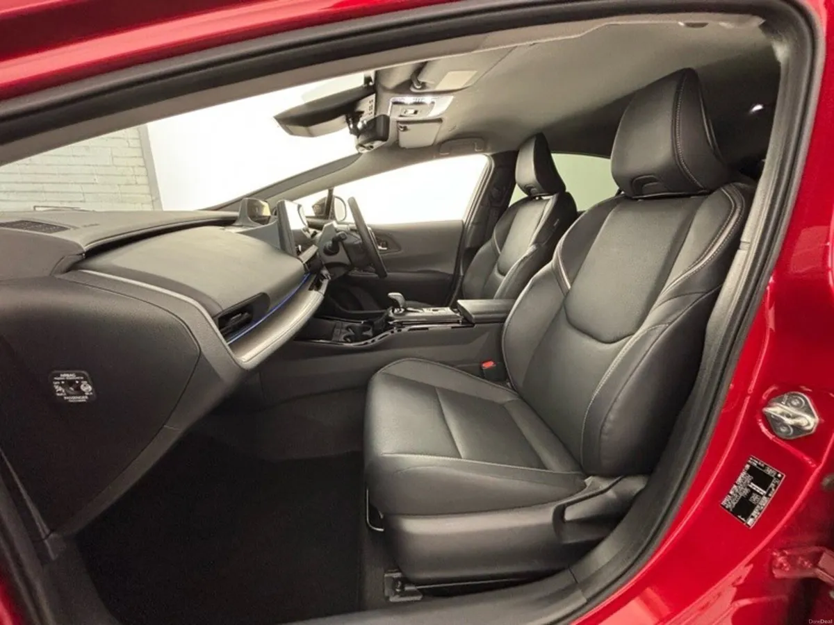 Toyota Prius PLUG-IN HYBRID - Image 6