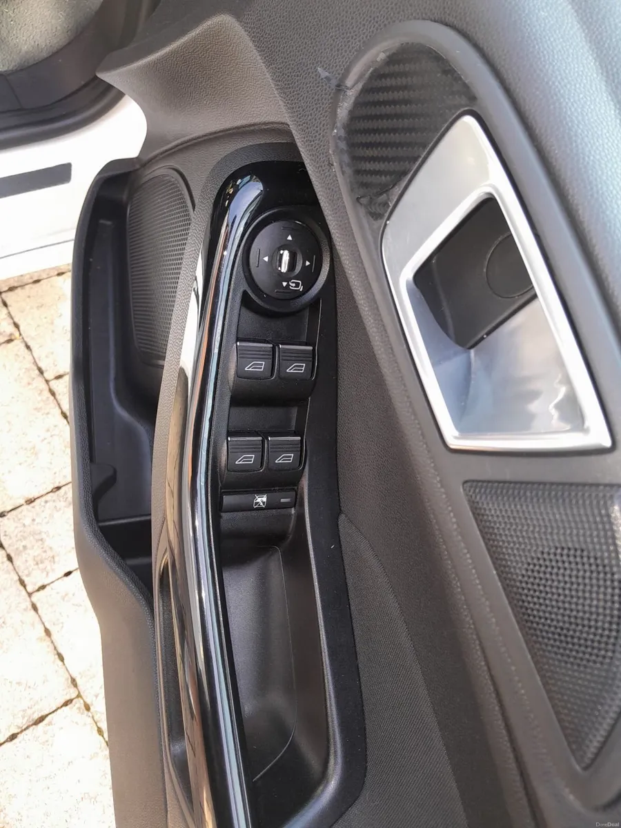 Ford Fiesta 2015 - Image 4