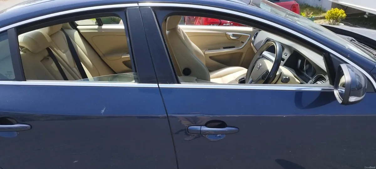 Automatic 2014 Volvo S60 1.6 Diesel - Image 2