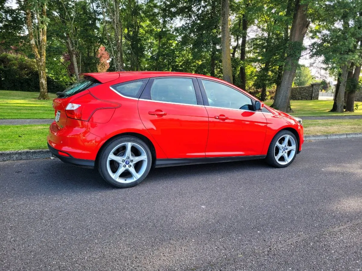 CLEAN 2012 FORD FOCUS TITANIUM LOW MILEAGE. - Image 2