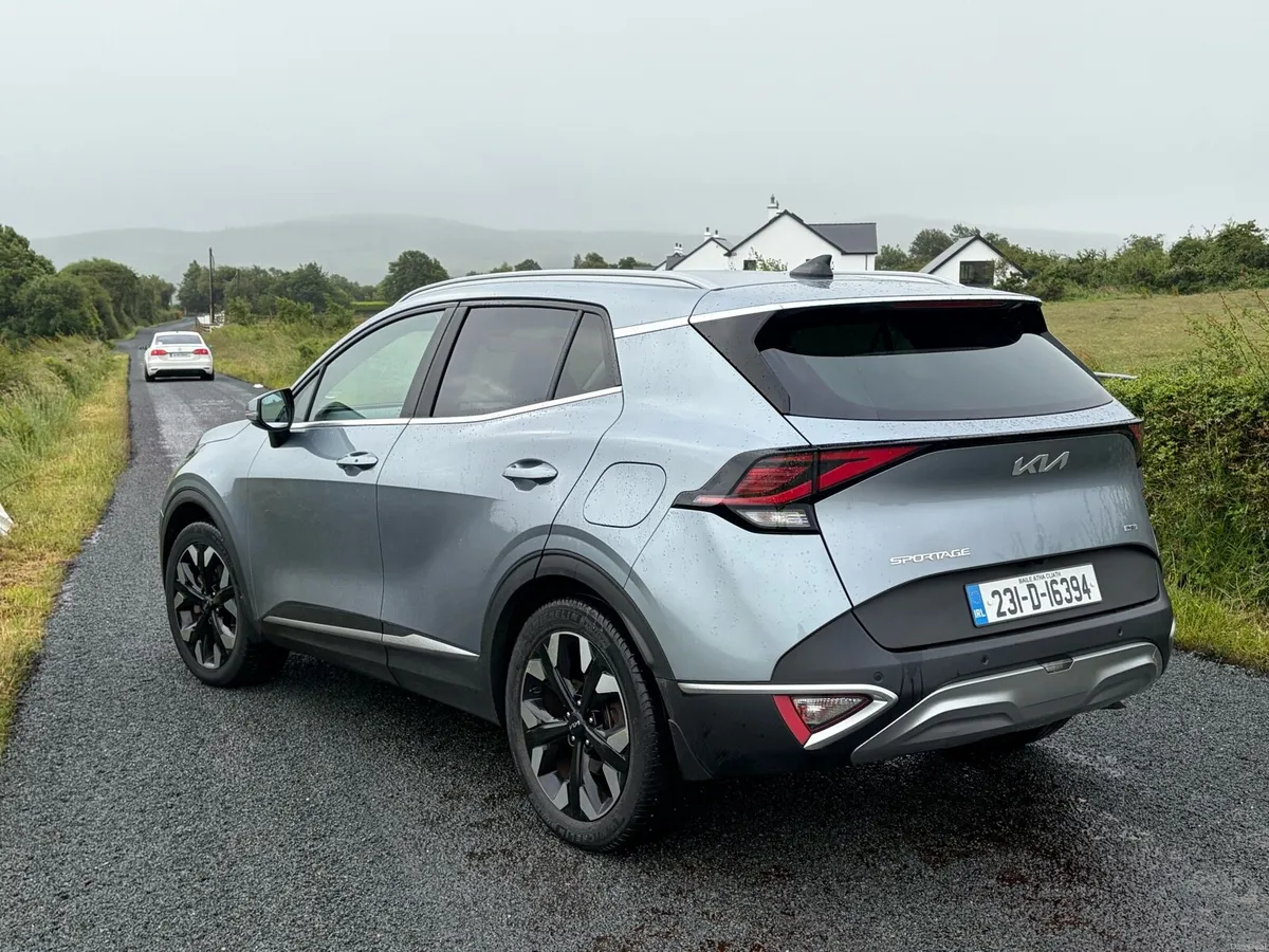 2023 Kia Sportage PHEV - Image 2