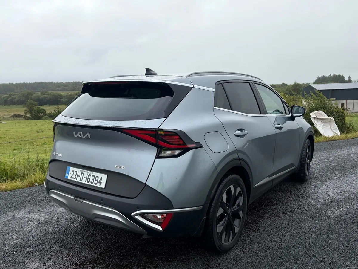 2023 Kia Sportage PHEV - Image 4