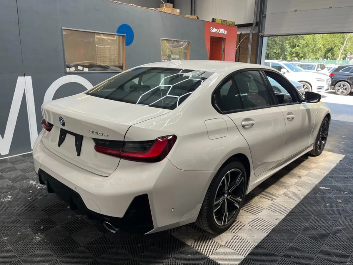 BMW 3-Series 2025 BMW 330E M-SPORT 2.0 AUTOMATIC / - Image 2