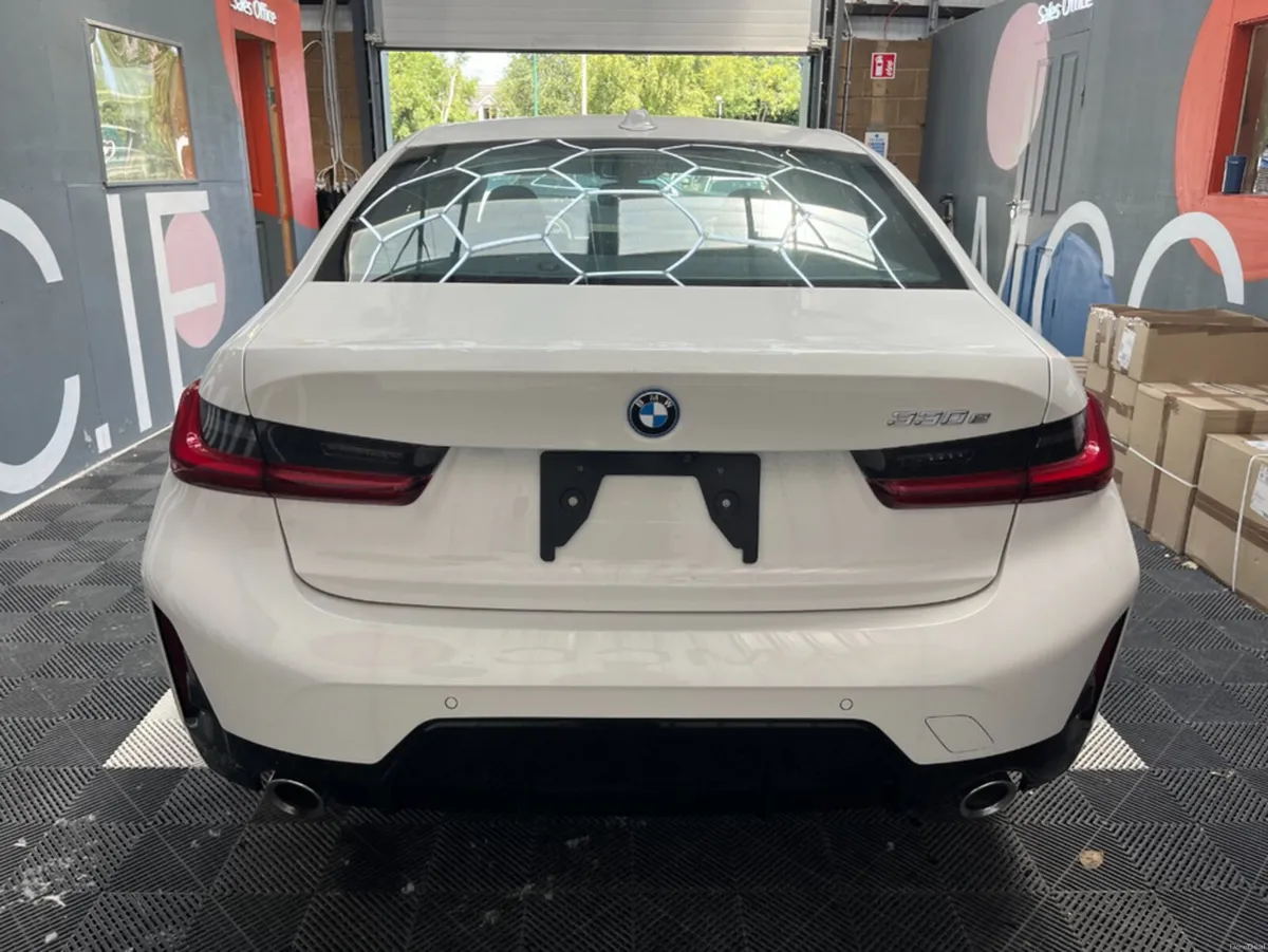 BMW 3-Series 2025 BMW 330E M-SPORT 2.0 AUTOMATIC / - Image 3