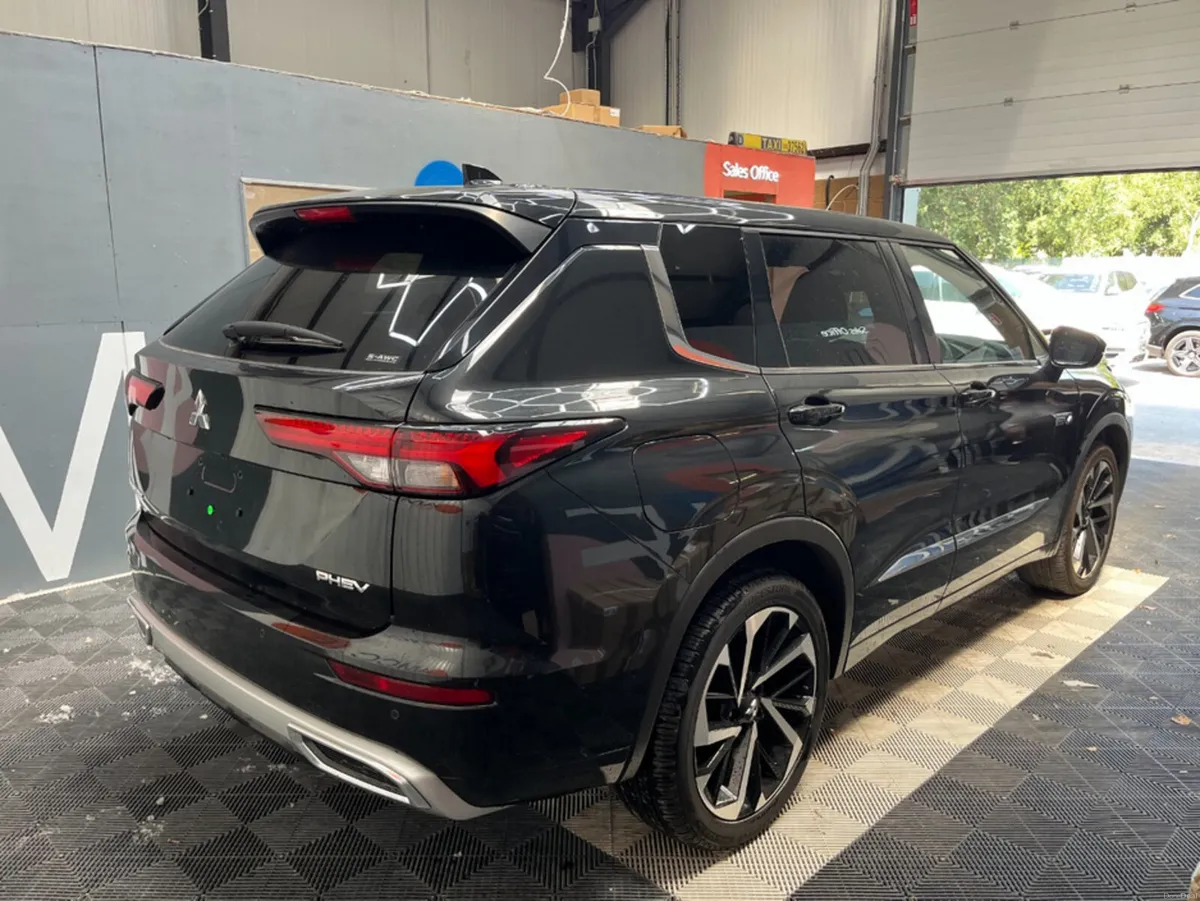 Mitsubishi Outlander 2024 MITSUBISHI OUTLANDER PHE - Image 2