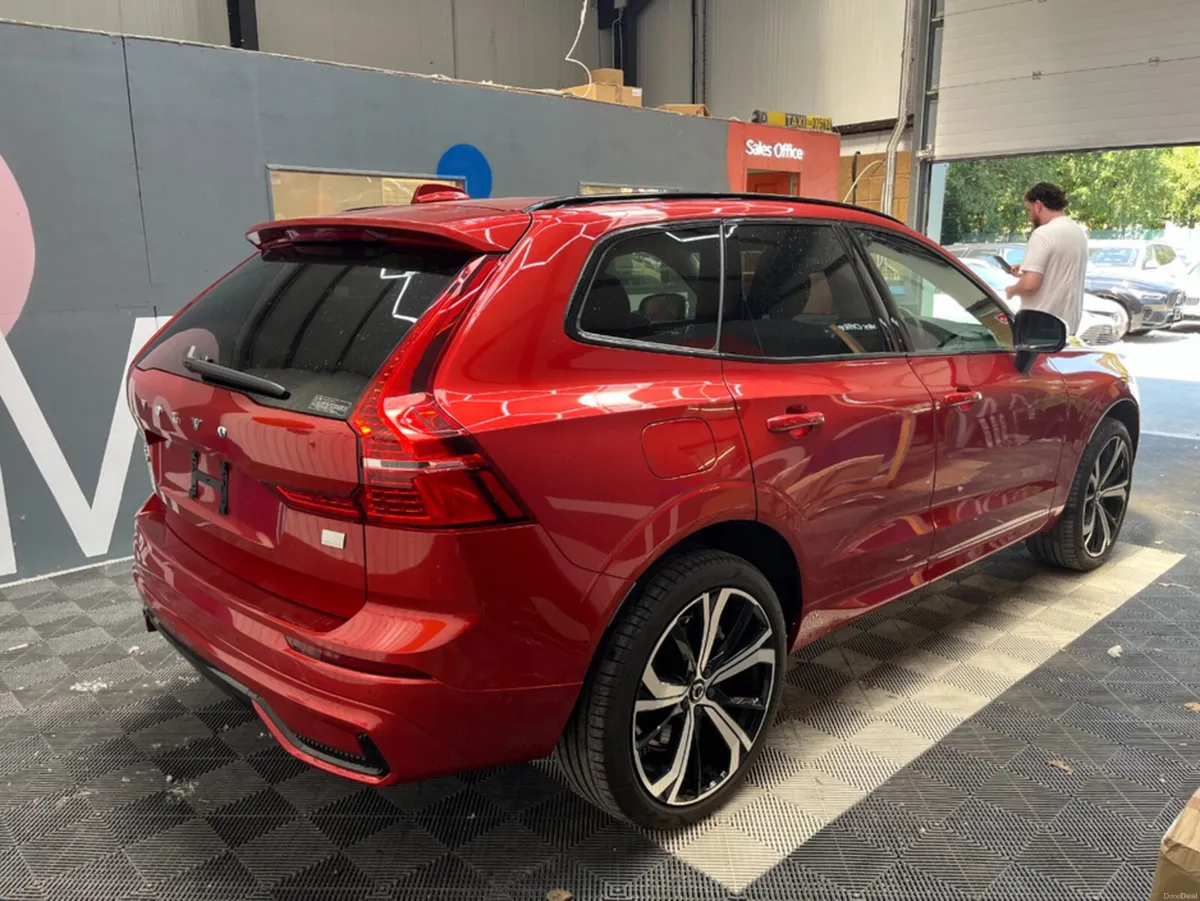 Volvo XC60 2024 VOLVO XC60 T6 PLUG-IN 2.0 AUTOMATI - Image 2