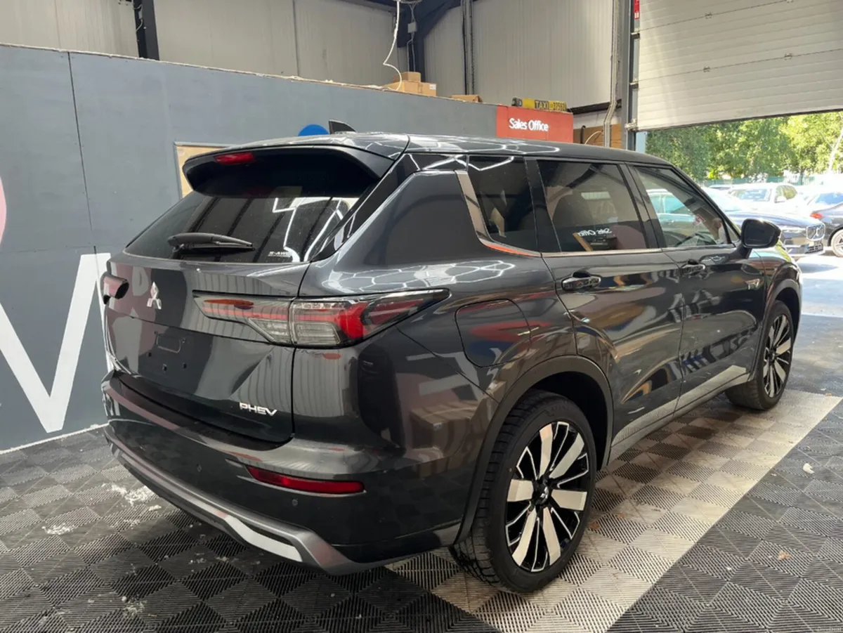 Mitsubishi Outlander 2024 MITSUBISHI OUTLANDER PHE - Image 2