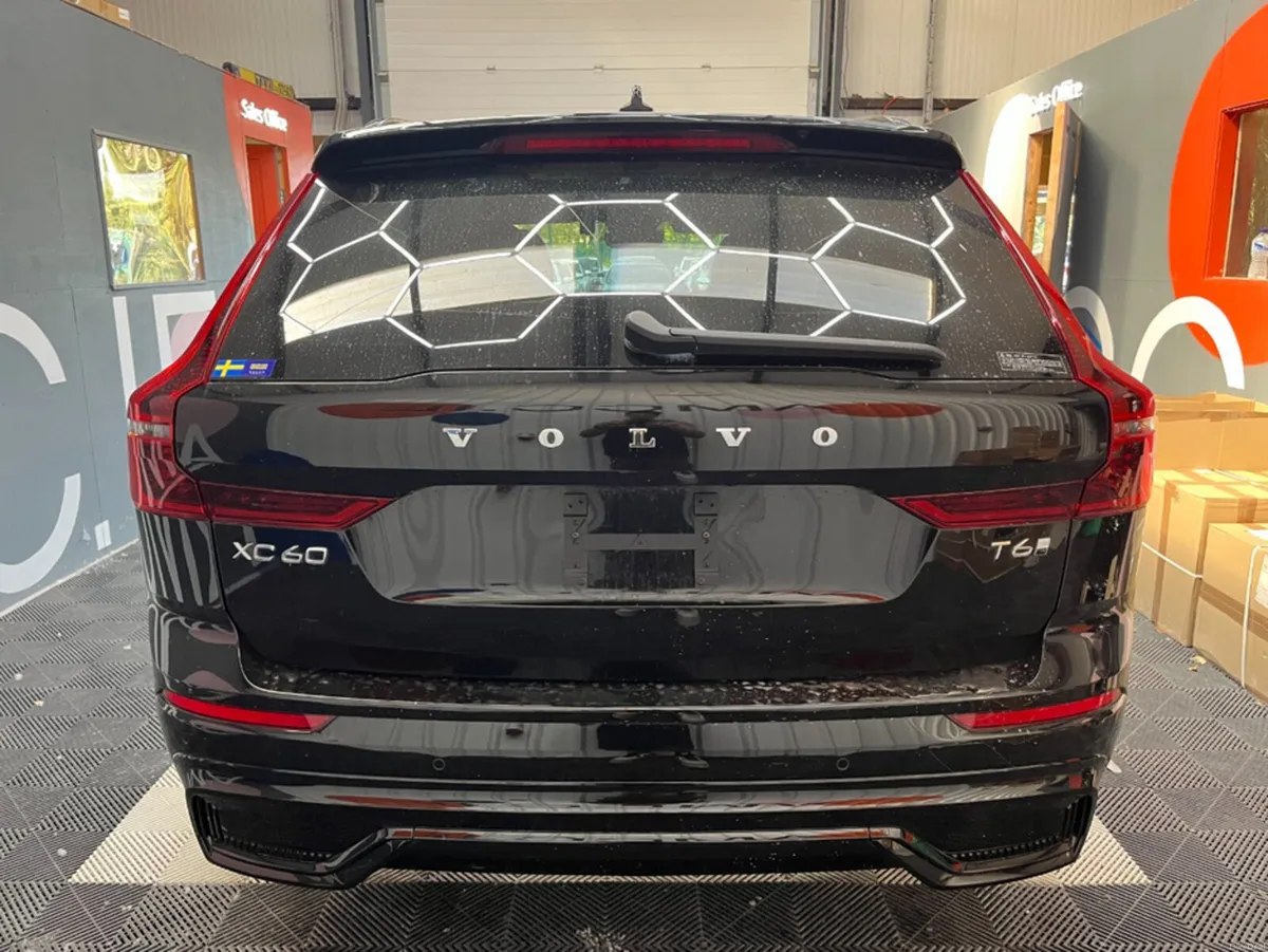 Volvo XC60 2025 VOLVO XC60 ULTRA T6 PLUG-IN 2.0 AU - Image 3