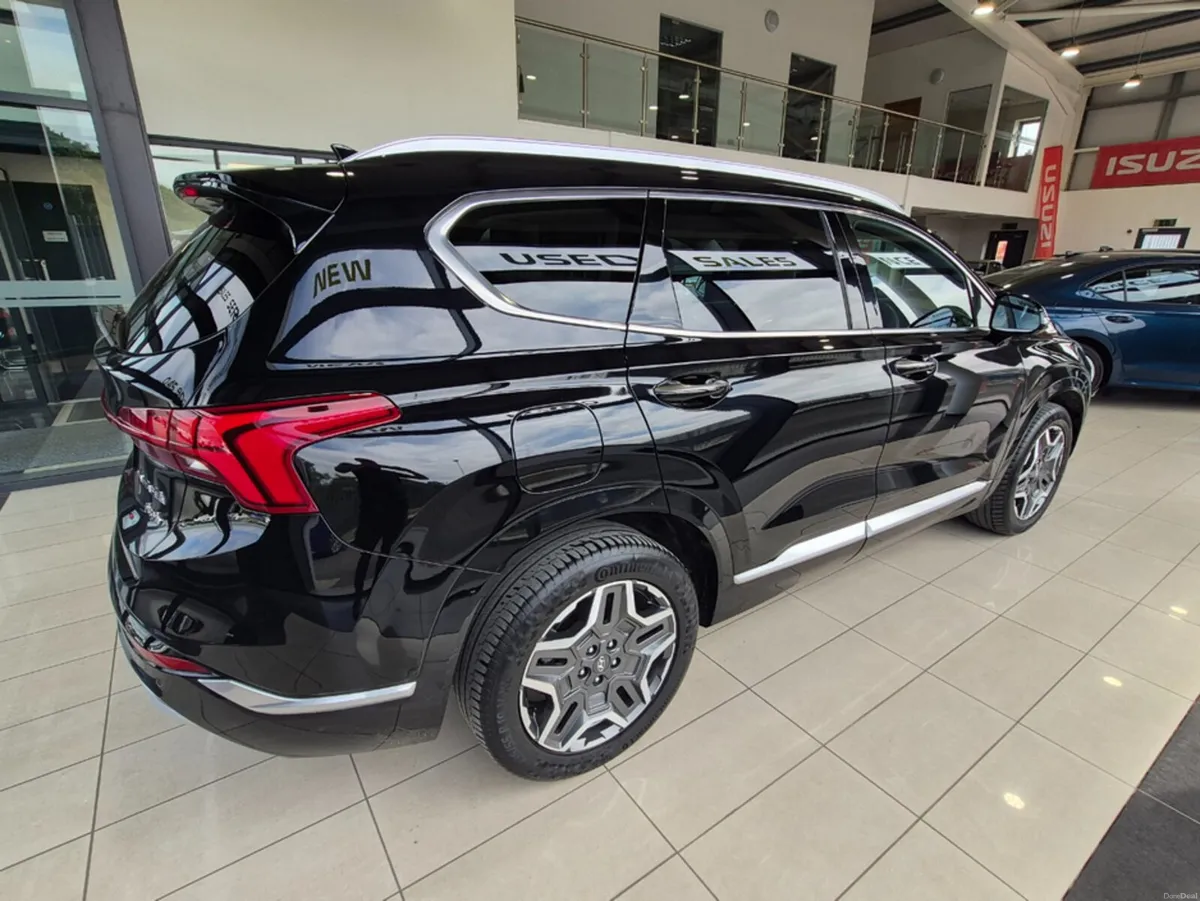 Hyundai Santa Fe PHEV 5DR AUTO - Image 3