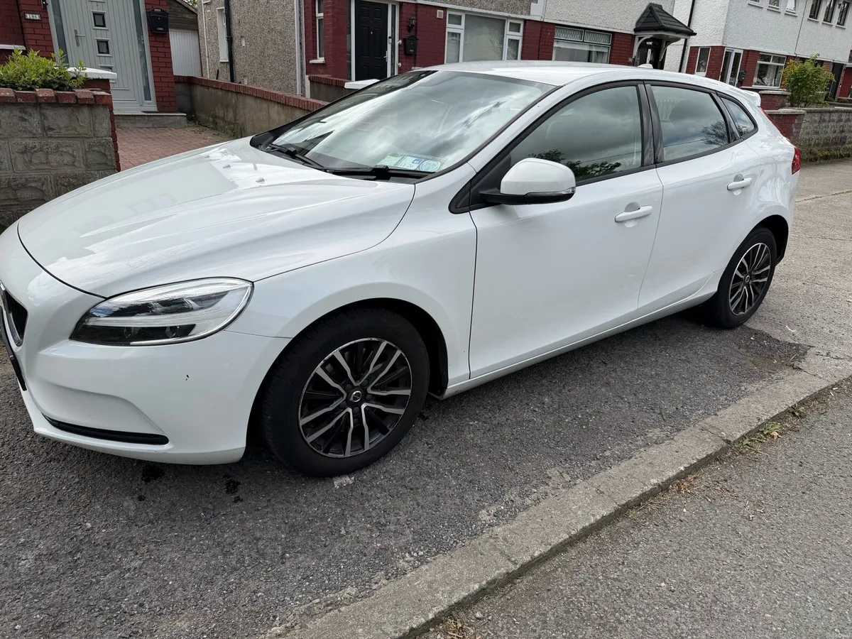 Volvo V40 - Image 3