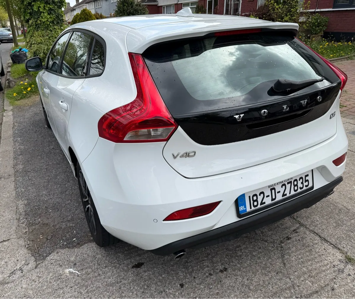 Volvo V40 - Image 1