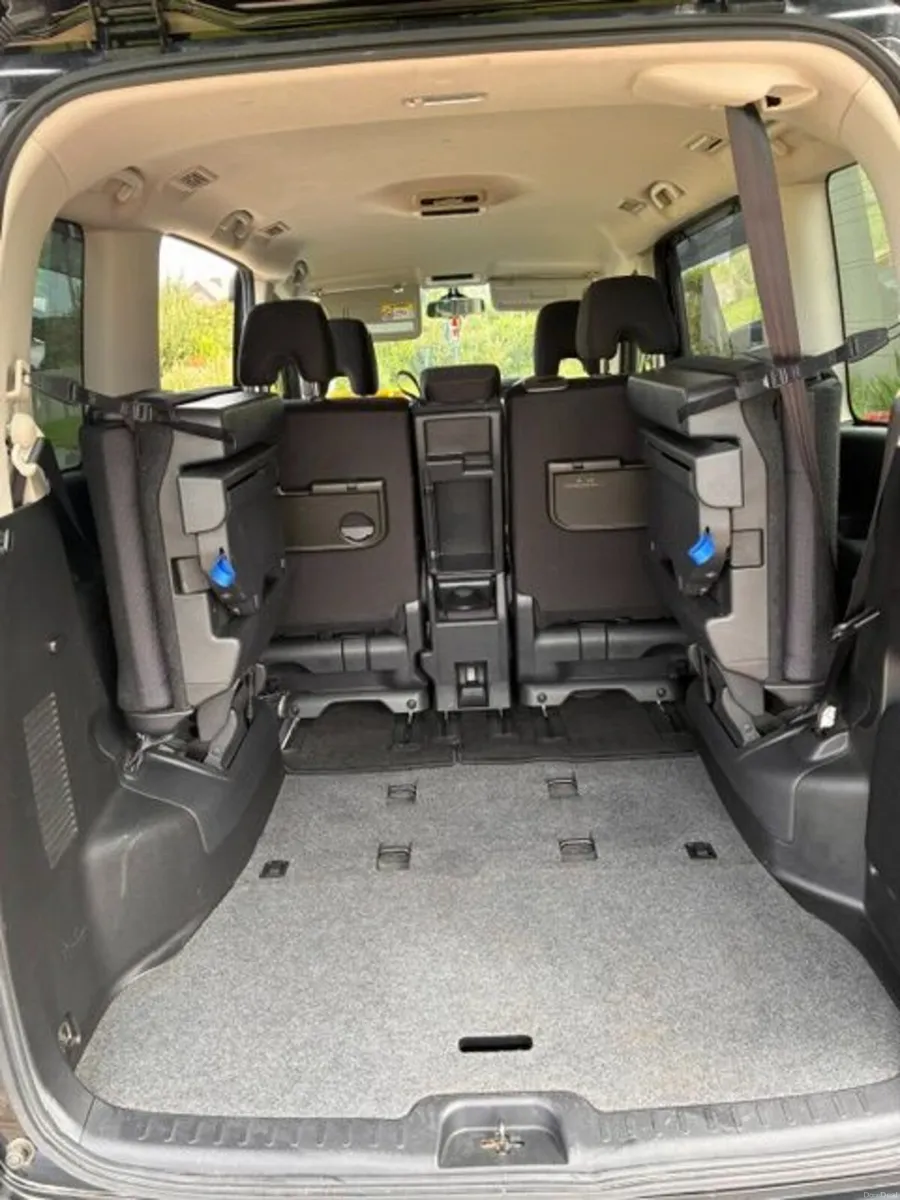 Nissan Serena 2016 7/8 seats - Image 6