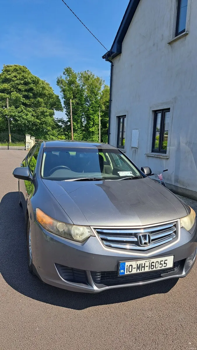 Honda Accord 2010 - Image 2