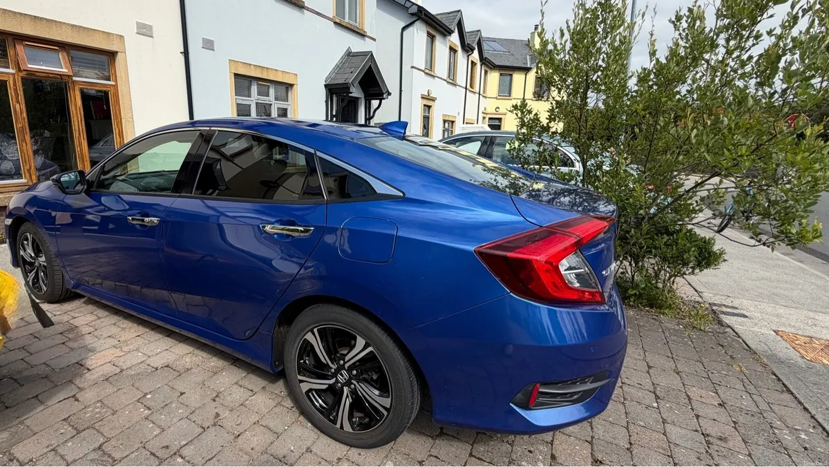 (211) Honda Civic Saloon Luxury - Image 3