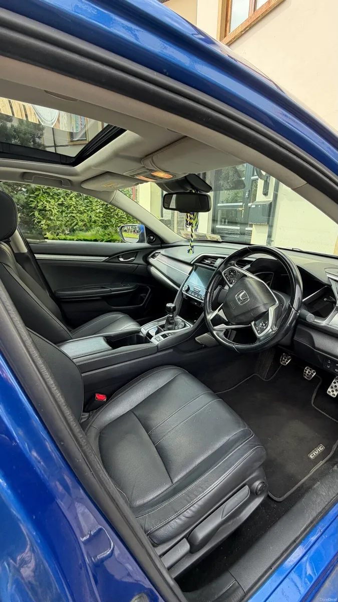 (211) Honda Civic Saloon Luxury - Image 6