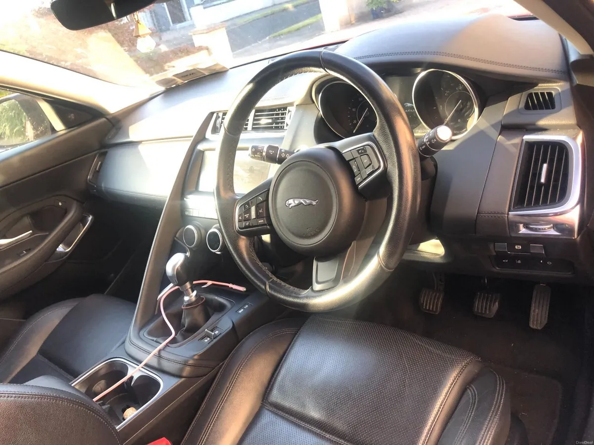 Jaguar E-Pace 2018 - Image 6