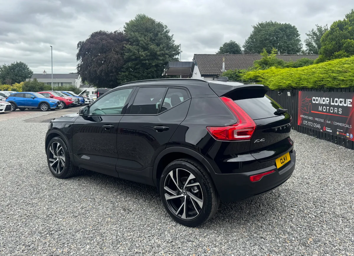 2021 211 Volvo XC40 T5 R-Design Recharge Pan Roof - Image 2