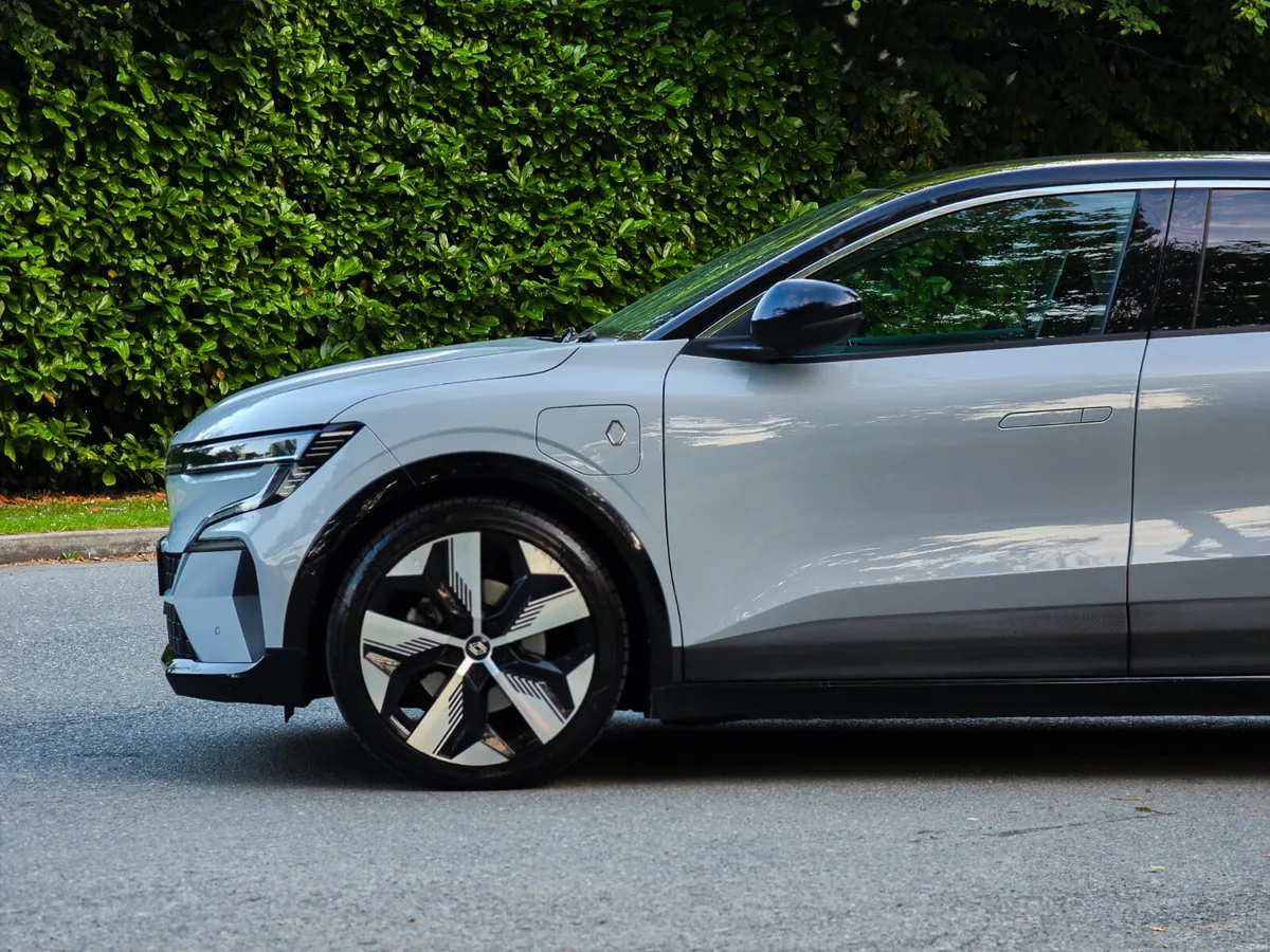 RENAULT MEGANE E-Tech - Image 4