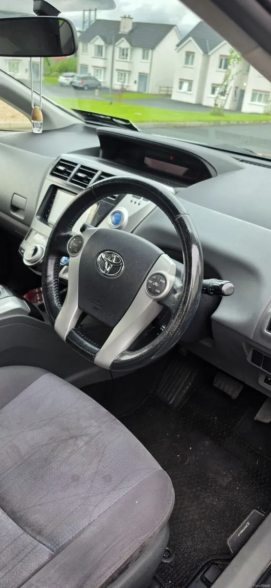 Toyota Prius 2013 - Image 2