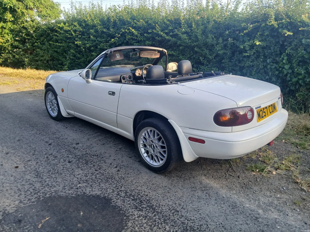 Mazda MX-5 1.8.  1995 convertible - Image 2